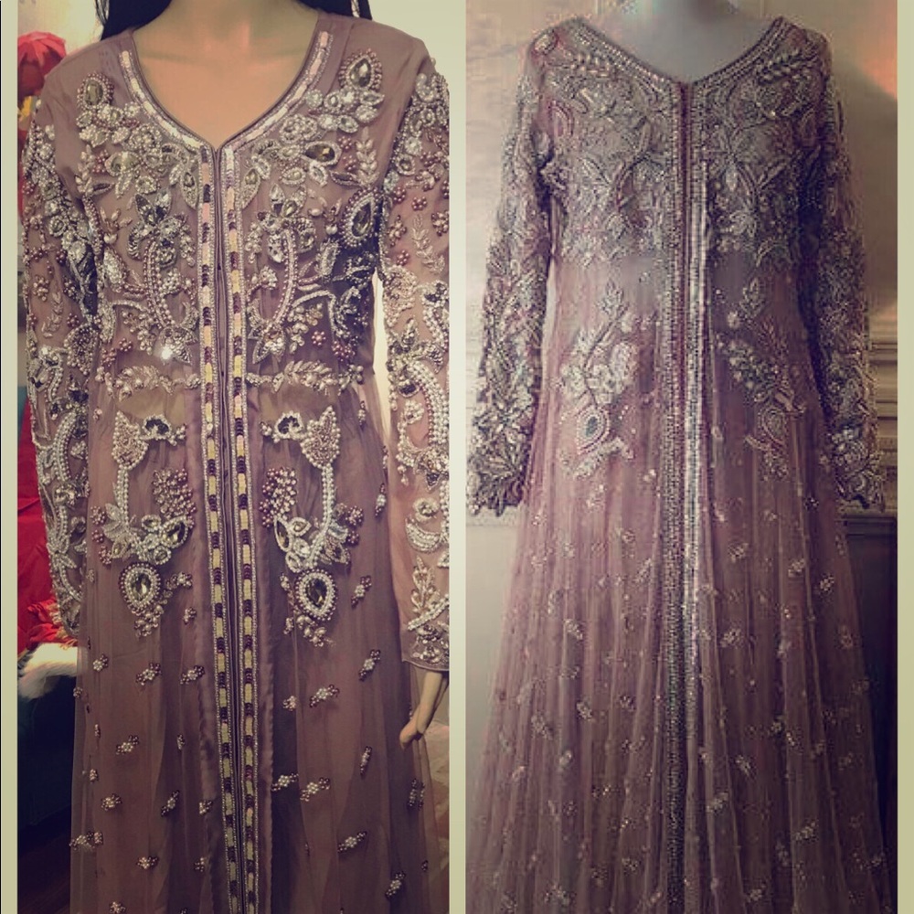 New gown dress small size in 200$